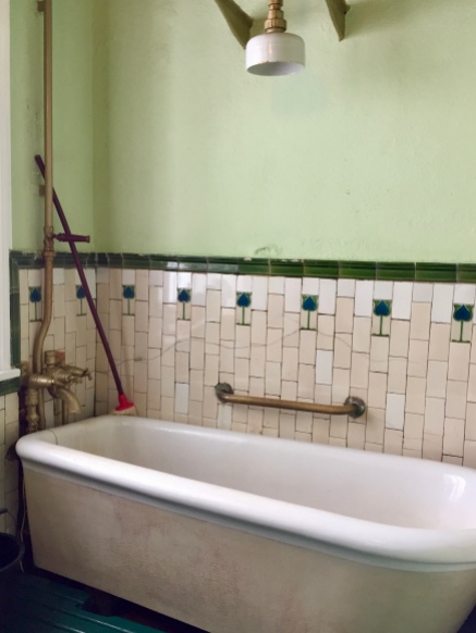 The seaweed baths in Enniscrone - Edwardian cult